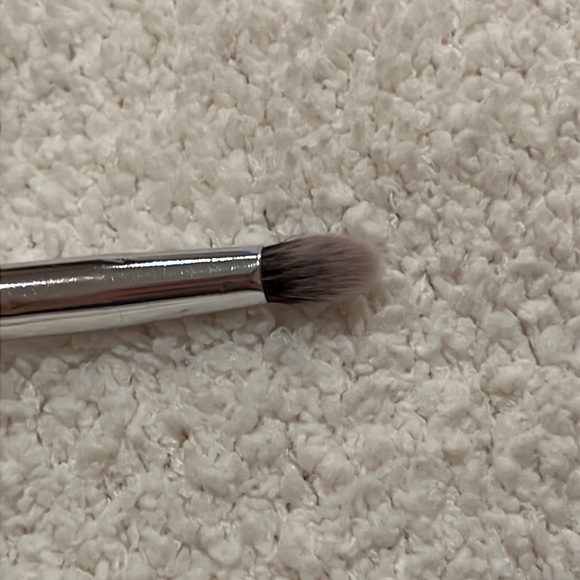 Eyeshadow Blending Brush - Picture 3 of 3
